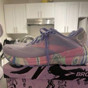 Adrenaline GTS 22 running shoes